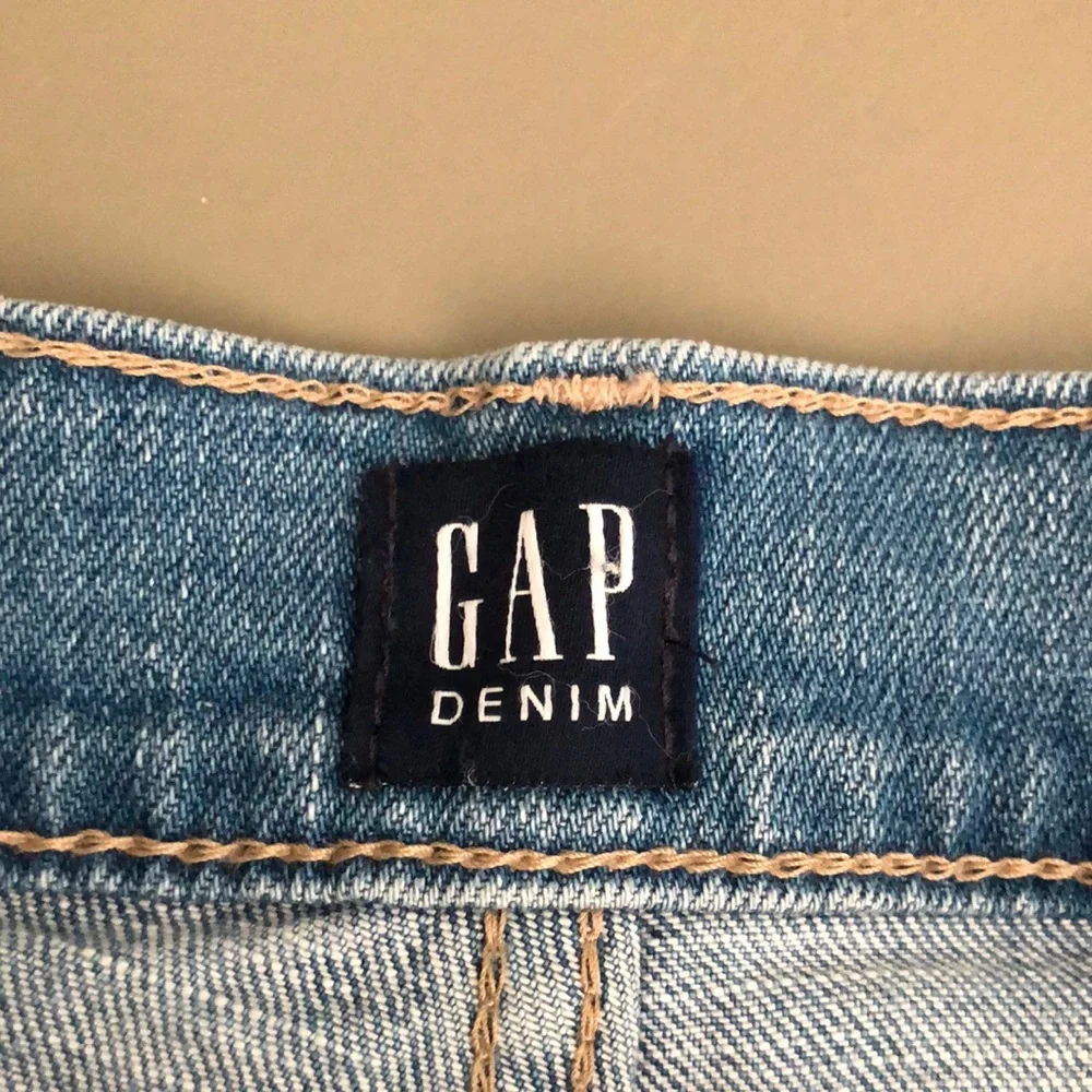 NWOT HIGH RISE CUTOFF SHORTS - Picture 4 of 6